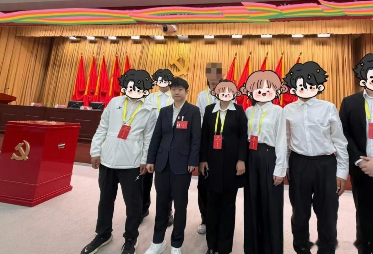莎莎板板正正的