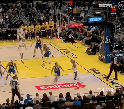 詹姆斯背身单打梅尔顿！
勇士小个后卫梅尔顿身高1.88。
詹姆斯面对梅尔顿启用背