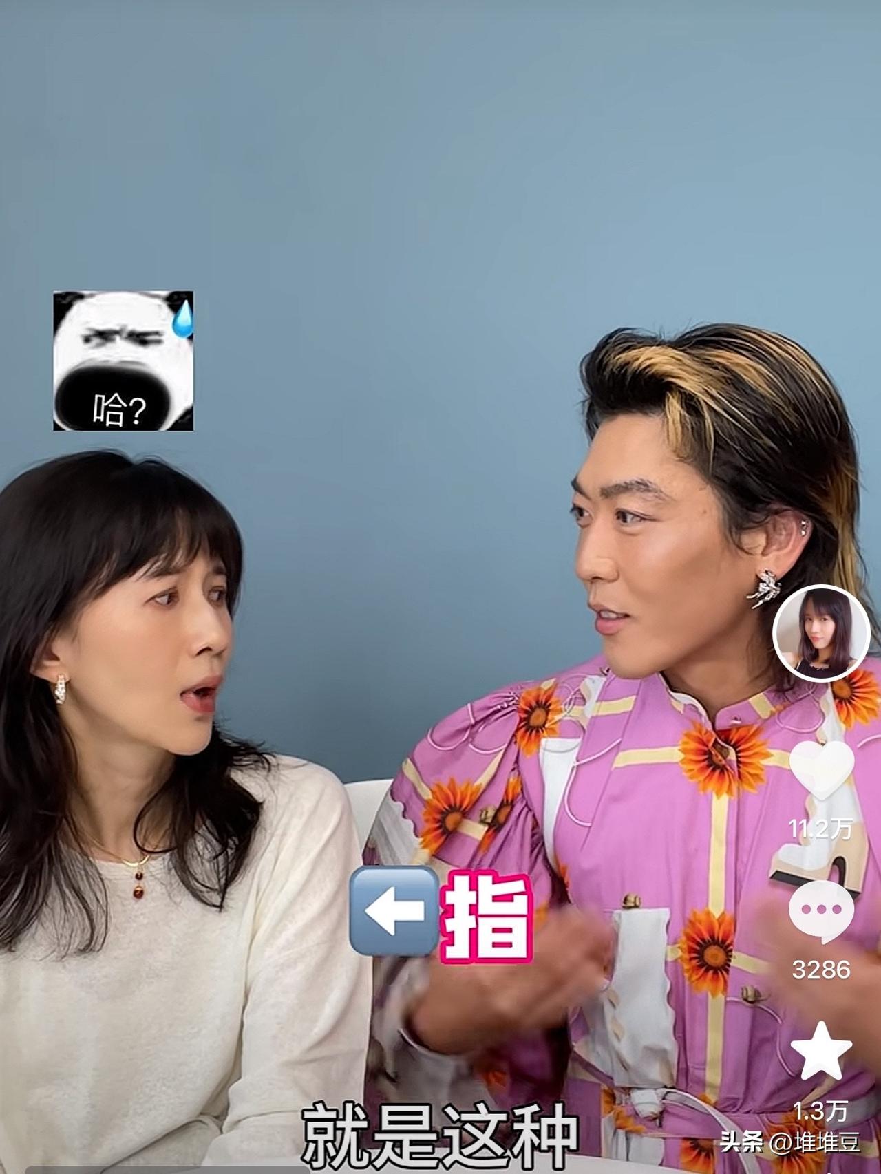 姜思达用两根手指“掂量”了几下papi酱的衣服，意味深长地说：“感觉你这个衣服挺