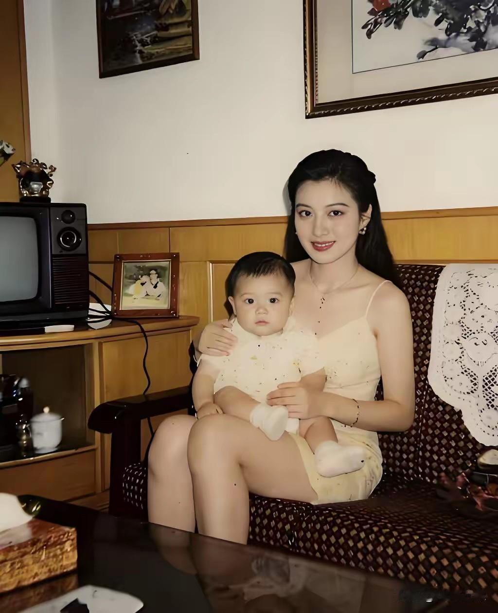不吹牛，当红女星颜值超过我二姨的几乎没有，高圆圆、杨幂随便都可以作比较！只可惜二