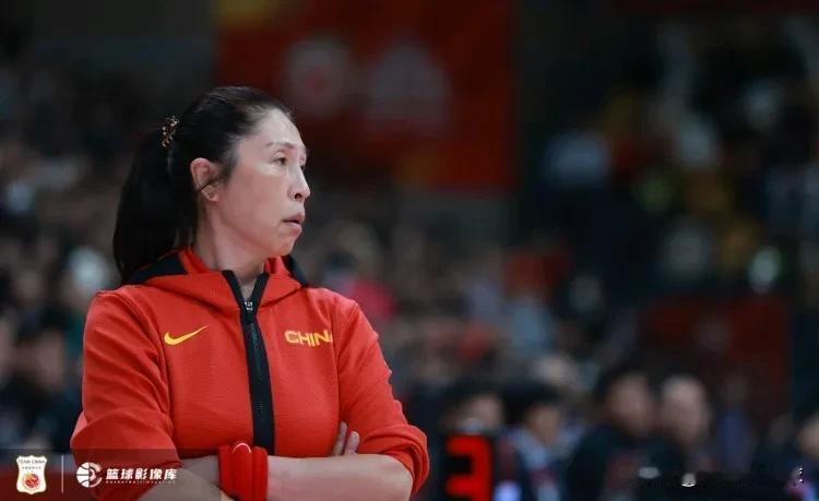 随着中国女篮在今天凌晨以76-93不敌法国女篮，她们整个夏天的热身赛表现以2胜1