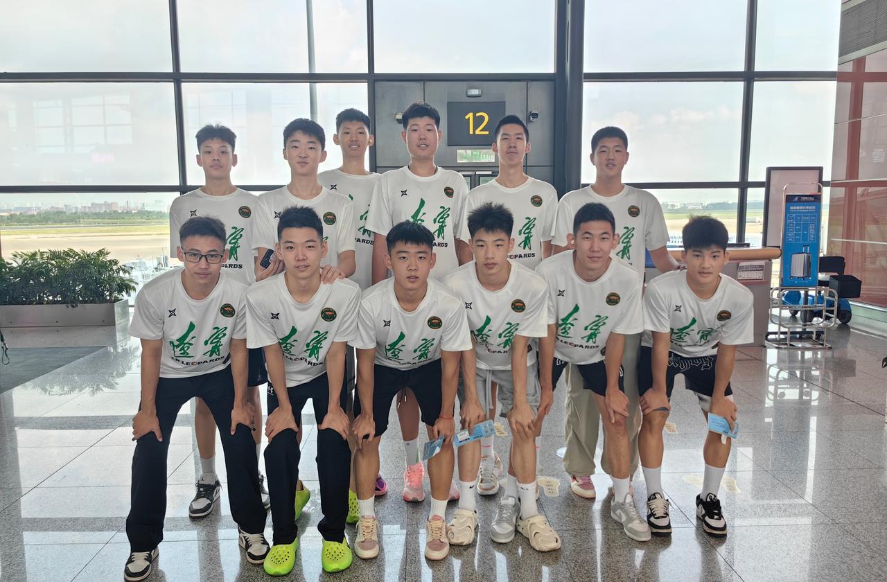 辽宁U15顺利抵达赛区，全力备战全国总决赛。
辽宁与河北、新疆、东道主福建同分一