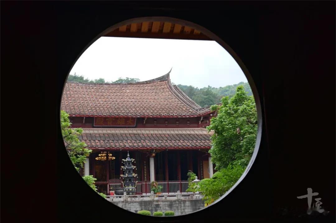 懂得慈悲，忍耐，惜福，结缘，
比拥有金钱，爱情更为充实。