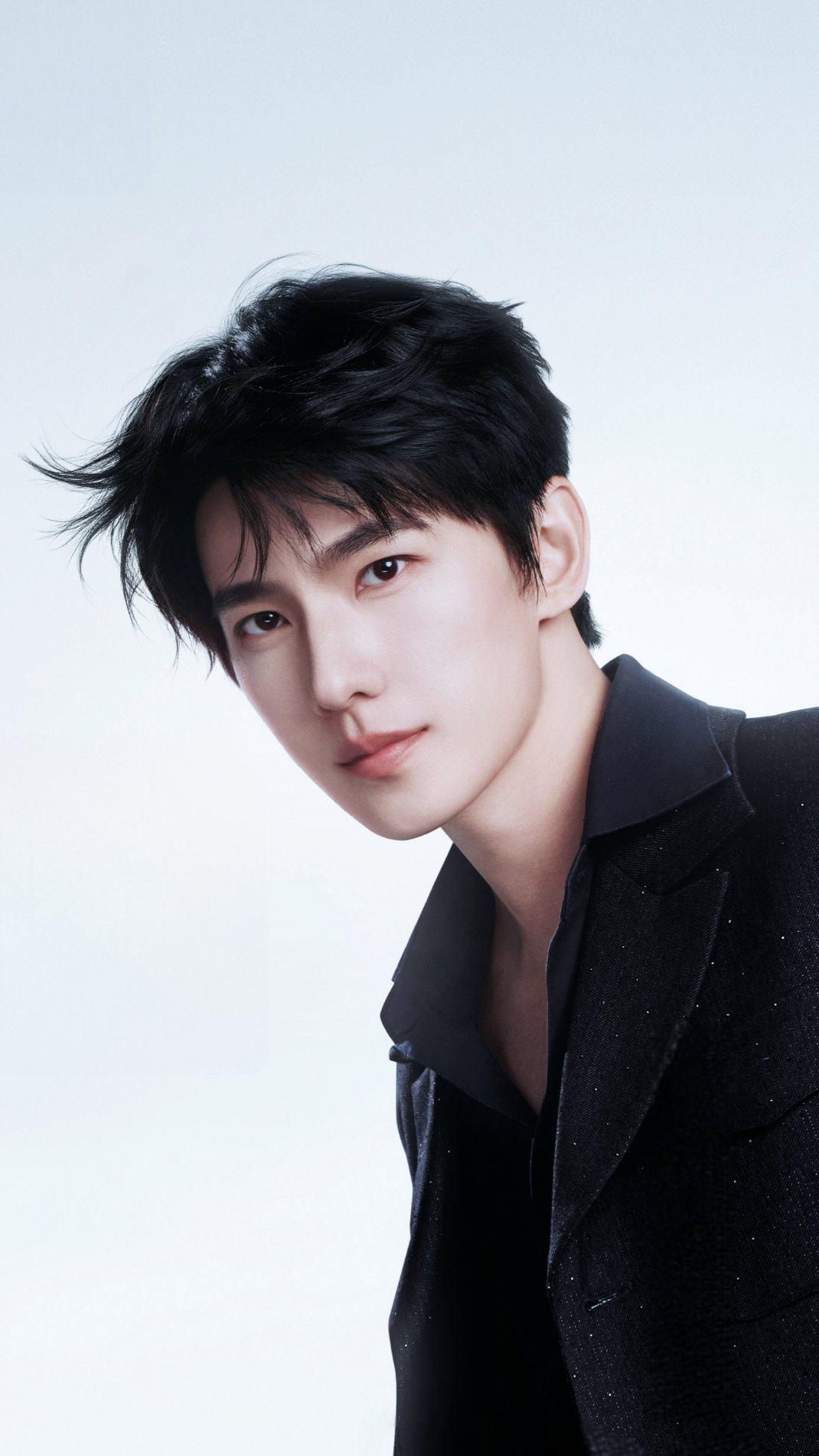 杨洋岚图追光s全球代言人杨洋 yy 杨洋0909生日快乐 这图不用修就很完美了