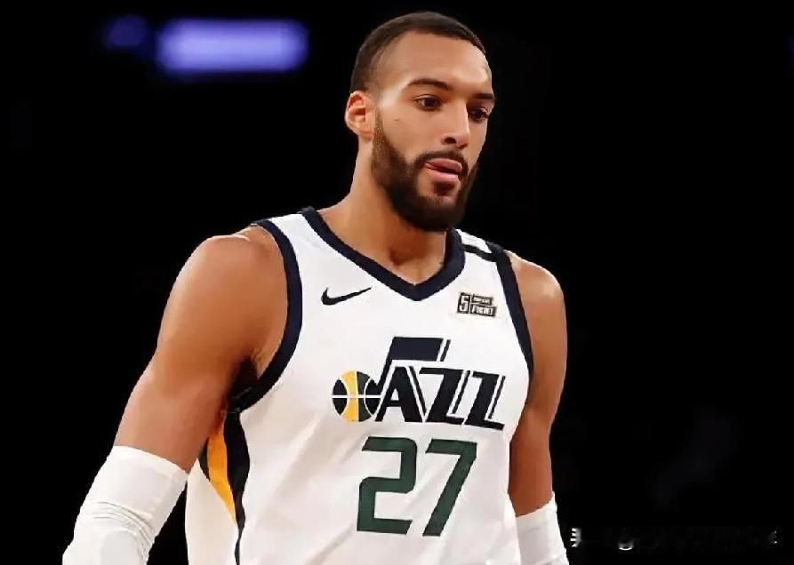 NBA今日经典之战：勇士队VS森林狼队。
  勇士能否擒狼，库里和爱德华兹都没有