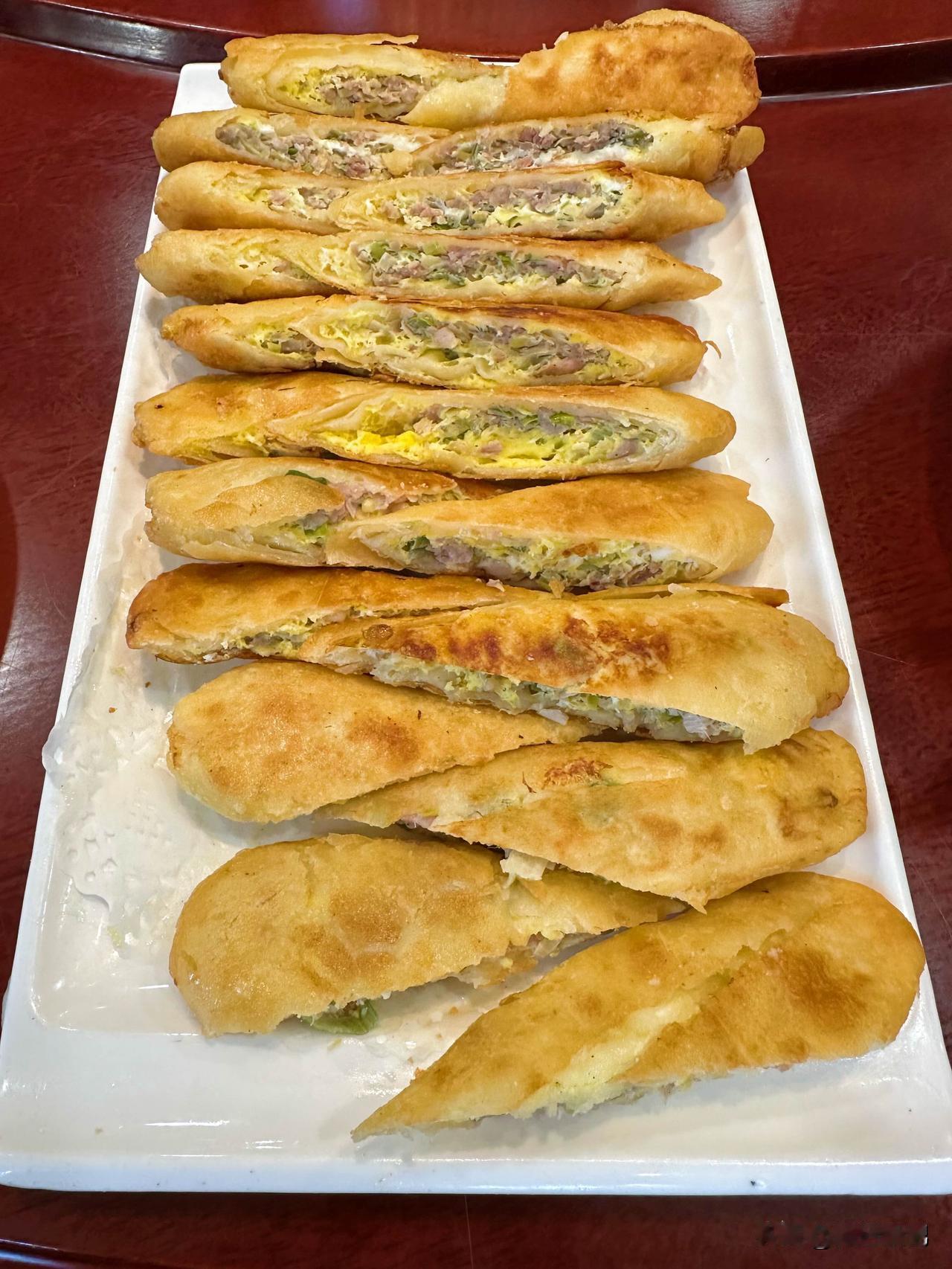 这会儿忽然饿了，不由得想起今天吃到的聊城本地特色小吃，味道很好吃，我也推荐给大家