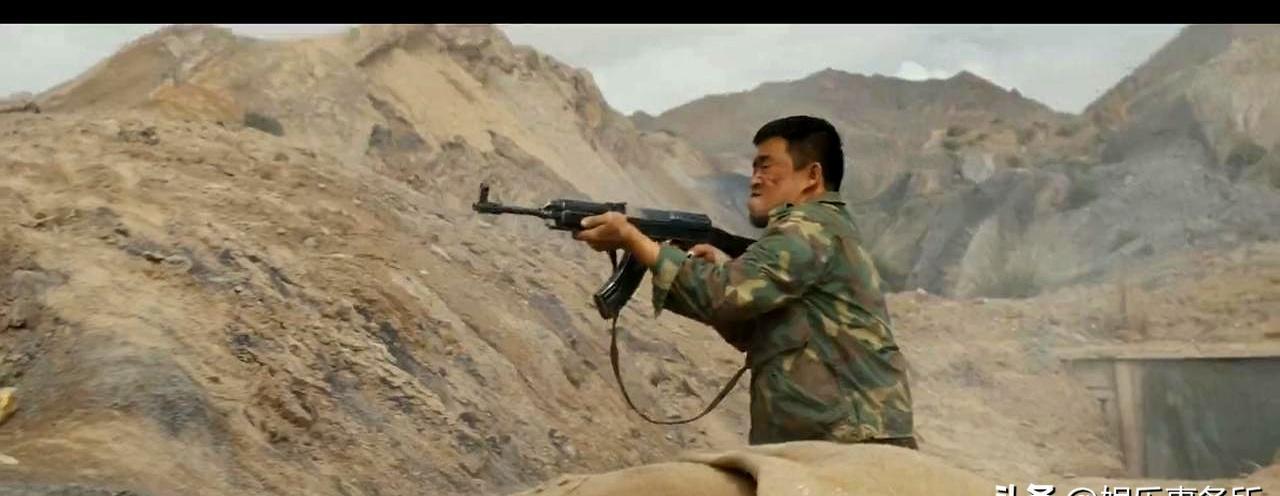 那道冰冷的白光，刺破了矿井深处的黑暗，数十名矿工被拉出，重见天日。
可谁能想到，