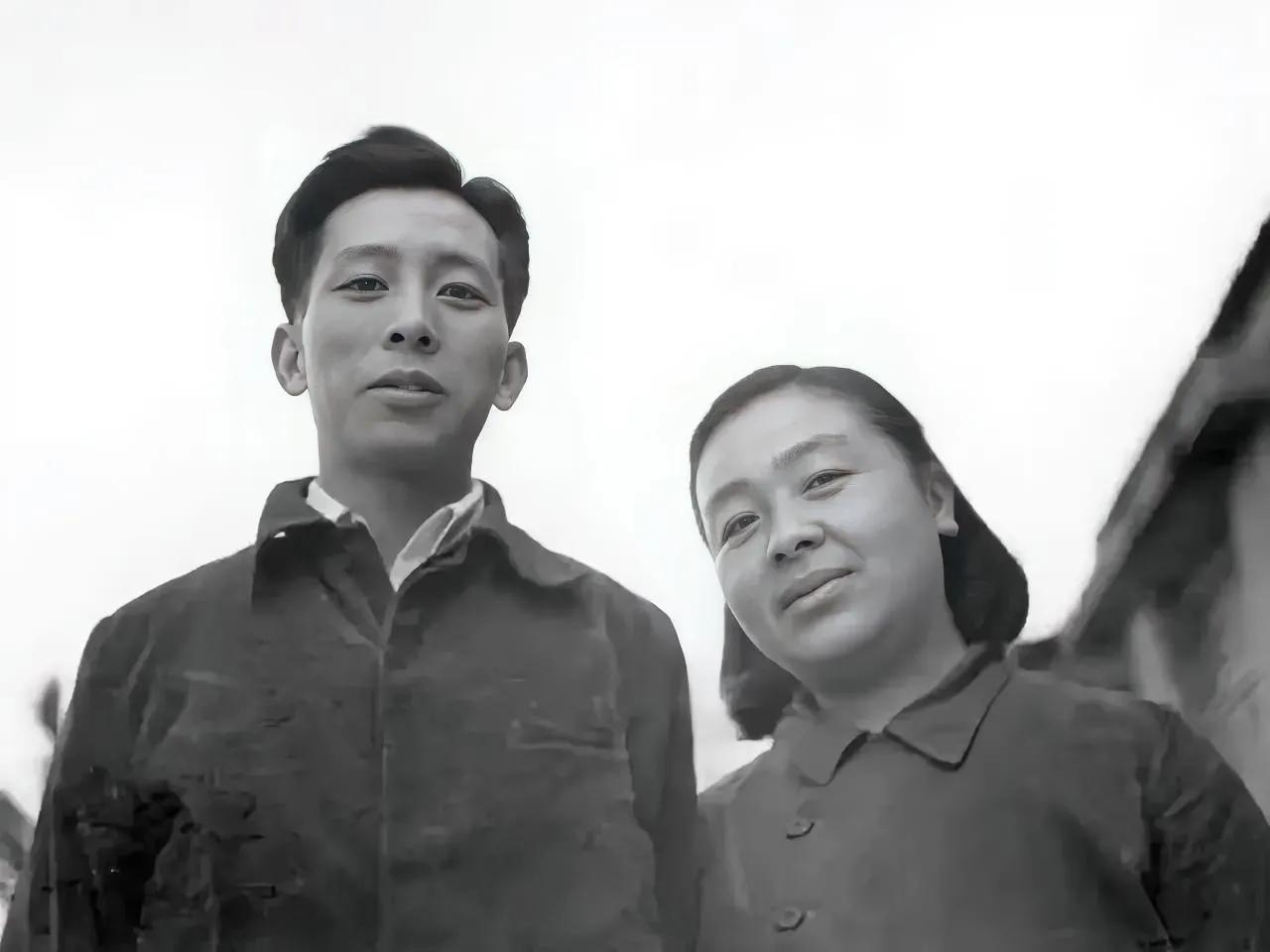 1937年，33岁女作家丁玲爱上20岁的下属陈明。陈明嫌她太老，情急之下娶了一个