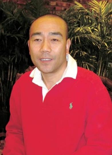 相声名家杨议，真是屋漏偏逢连夜雨，船破还遇顶头风，刚刚演出被人喊杨老五，气急败坏
