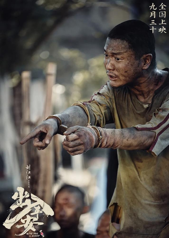 肖央现在在电影圈这么猛的吗？

这个国庆档，肖央主演的电影就有两部。

一部是《