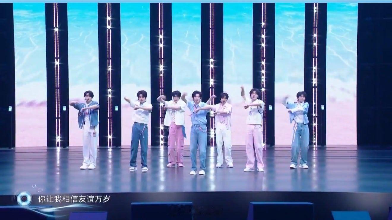 华为nova16及全场景新品发布发布会开场就是时代少年团的表演，华为是懂流量的