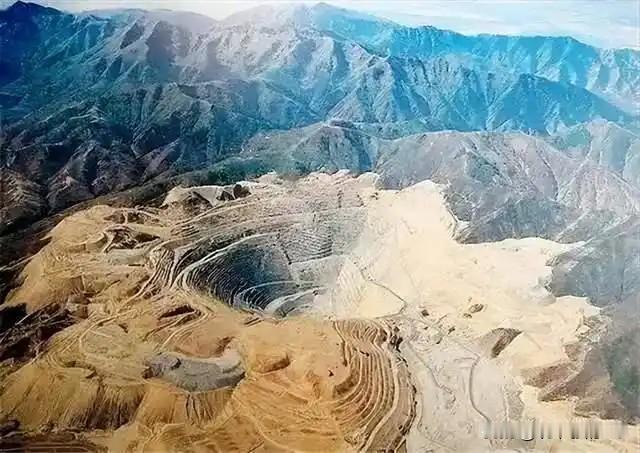 打完伊朗，
美国军工遭遇“钨荒”，而中国掌控8成产能。