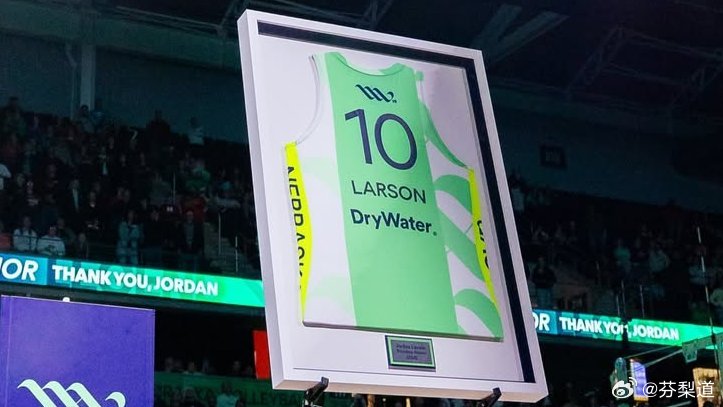 国际排坛动态上海光明优倍女排🏐 乔丹·拉尔森 × 排球生涯荣誉全纪录🌎 国家