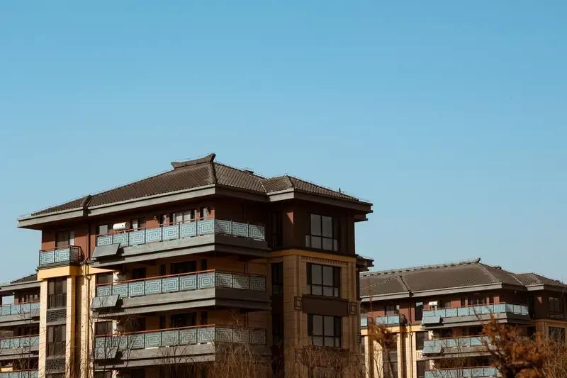 出上：五湖四海三江水，
对下：万户千家百姓屋。