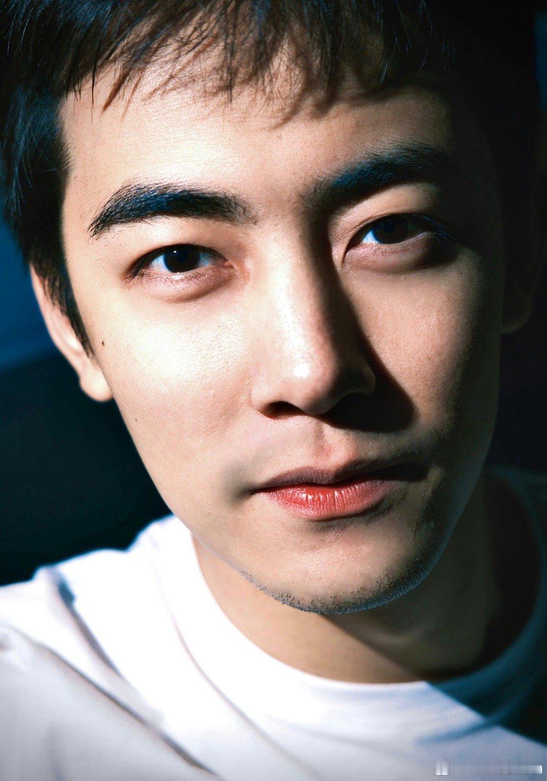 #向佐说纪凌尘你太不要脸了#看到向佐对纪凌尘的这种评论，确实能感受到他们之间那种