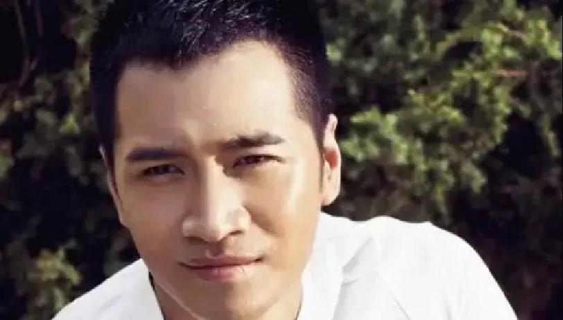 香港当红，他亲手撕了唱片约。买单程票，北漂。
 
99年香港，你的歌挤不进电台。