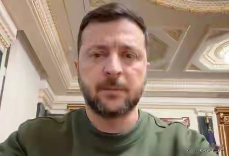 10月28日，乌克兰总统泽连斯基表示，乌方“非常希望”中国帮助结束俄乌冲突。但他