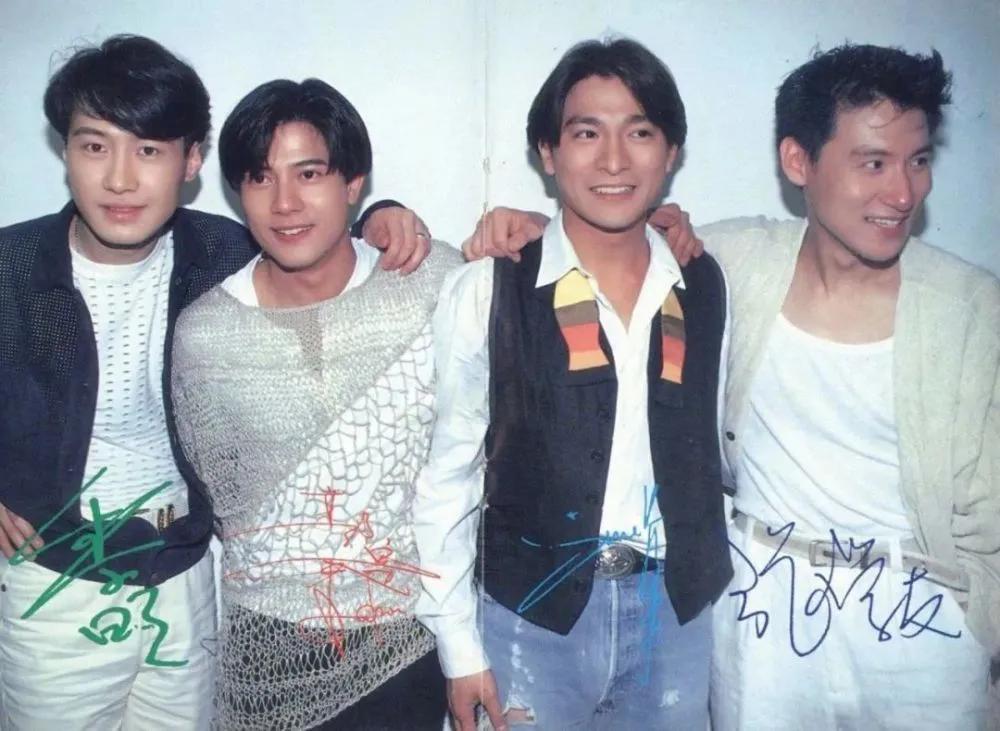 90年代红的发紫的四大天王合影，
他能是陪伴80后那一代人的青春记忆，
你觉得他