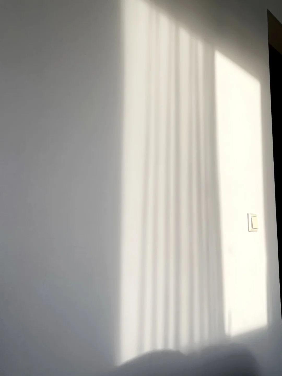 人不能总呆在自己的命运里痛哭。