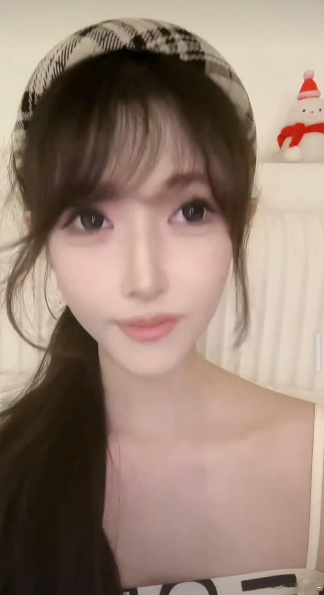 李恩曝男星花几千万处理恋情瓜  李恩就直接就爆出一个惊天大瓜来，也不知道是谁，又