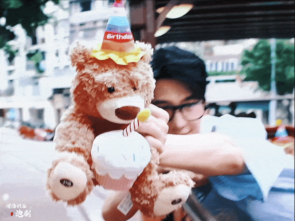 #杨洋[超话]##杨洋0909生日快乐# 今天是最快乐的“小孩”[偷笑] ​​​