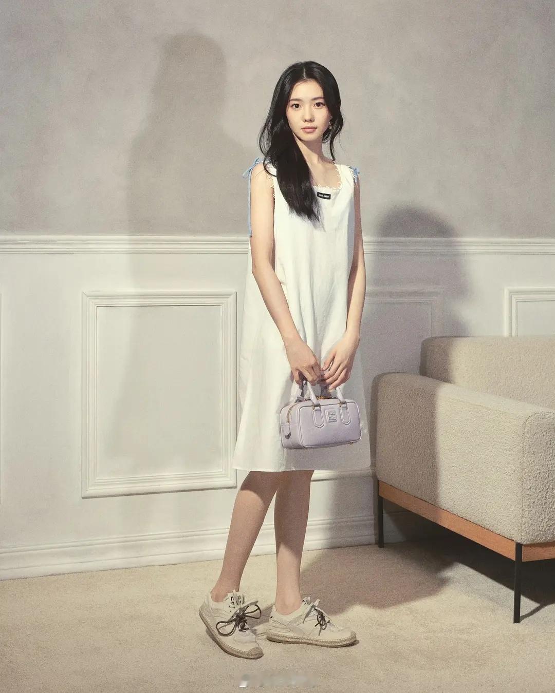 miumiu卖包图来了，刘浩存赵今麦李庚希表现力如何？ 