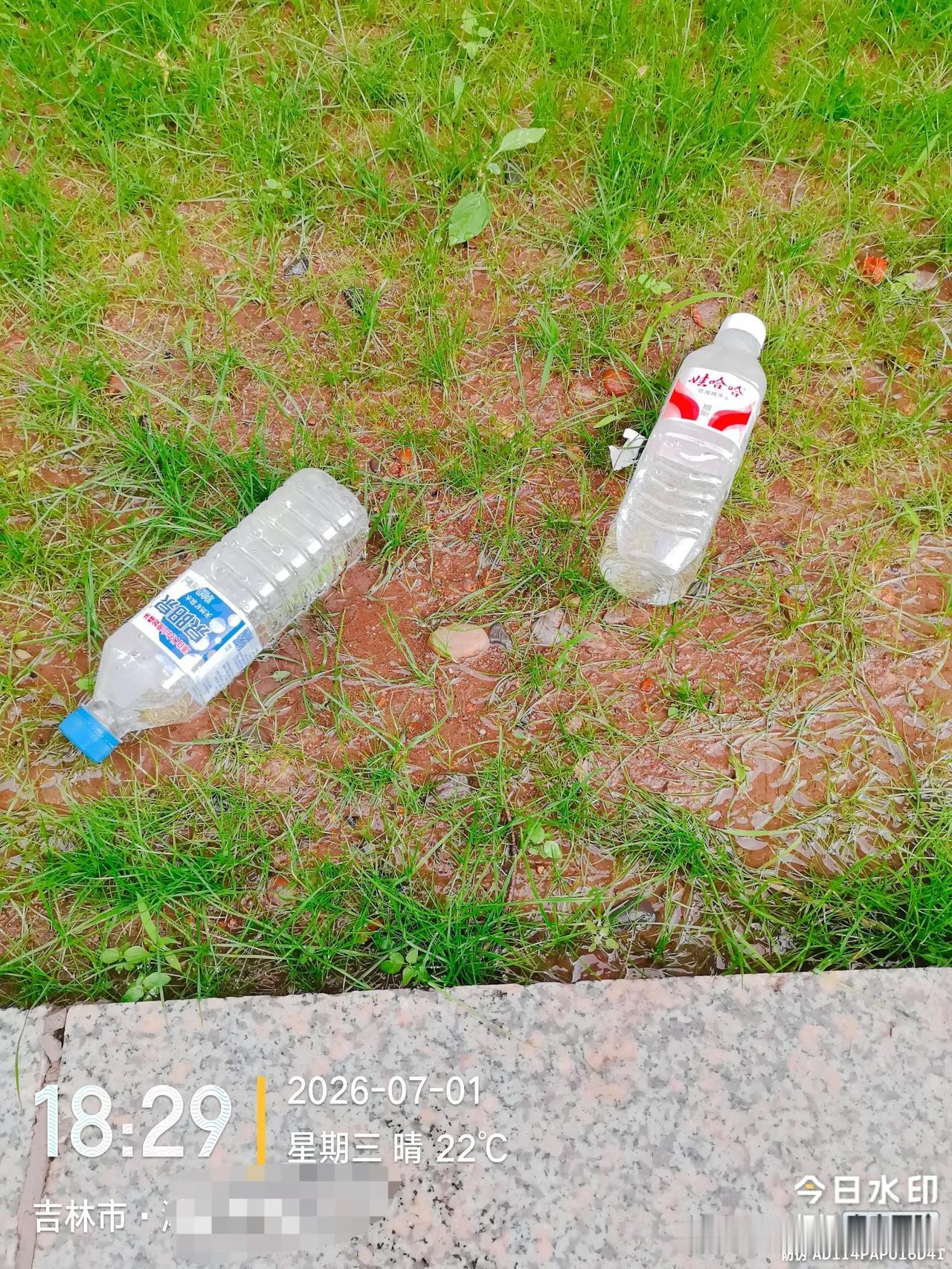经过近几年的细心观察，发现现在的瓶装矿泉水有很大的浪费
        不知道你