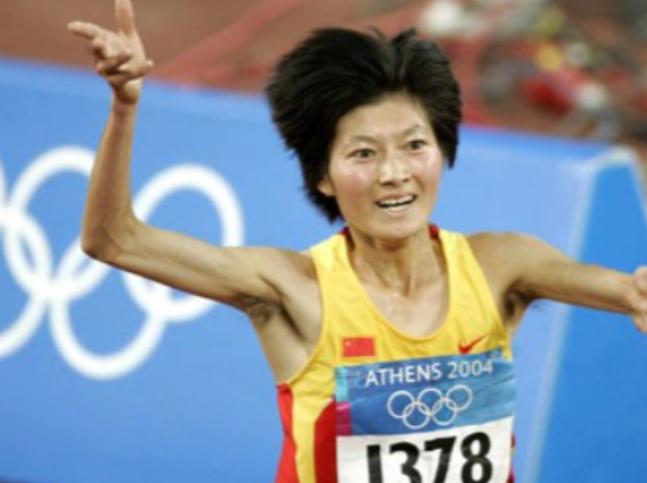 “我不服，肯定是中国人少跑一圈！”2004年雅典奥运会上，出现了一个惊天大乌龙，