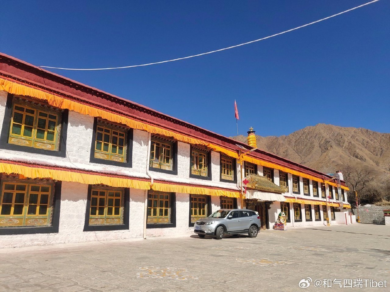 拉萨慈觉林寺，全称为扎西慈觉桑丹林，慈觉林寺的建立者与后藏吉隆桑丹林寺的创建者同