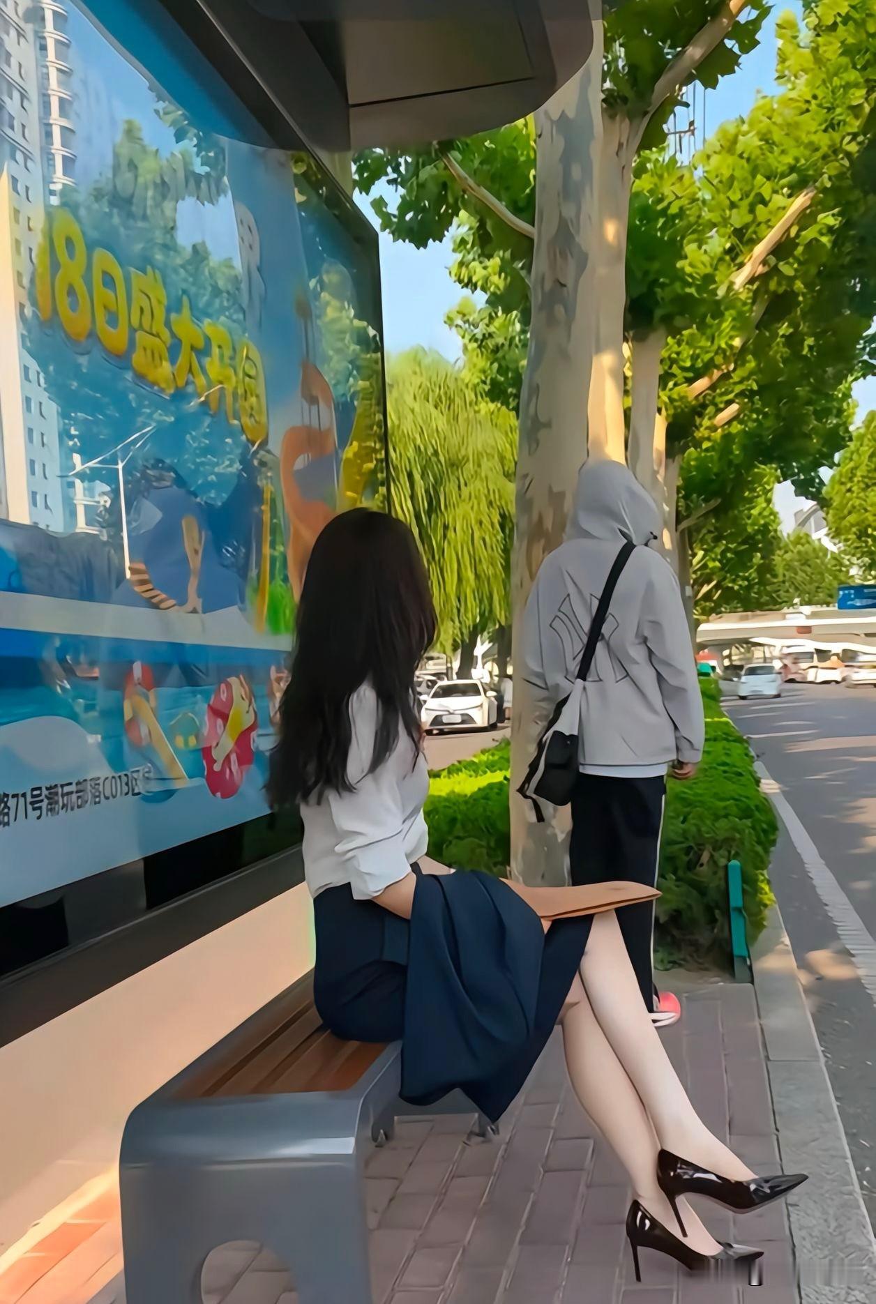 一位银行行长说："不要不相信，80%的人活着，都是混温饱，有饭吃，有衣穿，有一辆
