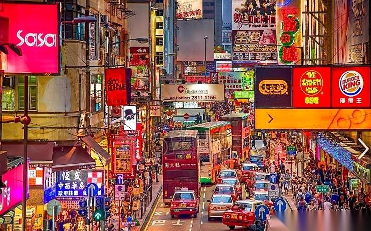 28年了。
护照印着五星红旗，身份证上写着“中国公民”。
可750万香港同胞里，