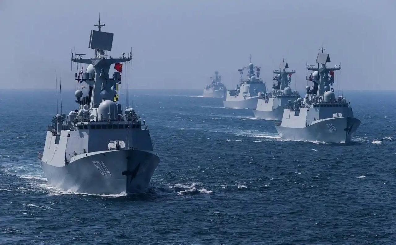 闹剧满十年，14国抱团施压南海，废纸裁决终究撼不动中国主权

十年前那场荒唐的南