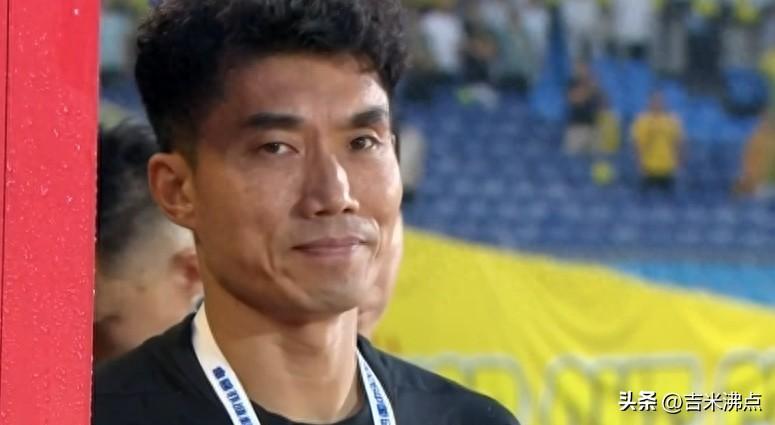 1-1！研究一周防费利佩，他替补登场就绝平
中超第19轮，青岛西海岸主场迎战成都