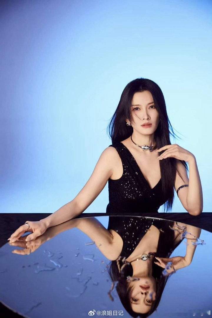 徐洁儿徐洁儿跳广场舞的年纪跳女团舞粉丝真的狠狠骄傲了🥰不管多少次登台，徐洁儿总