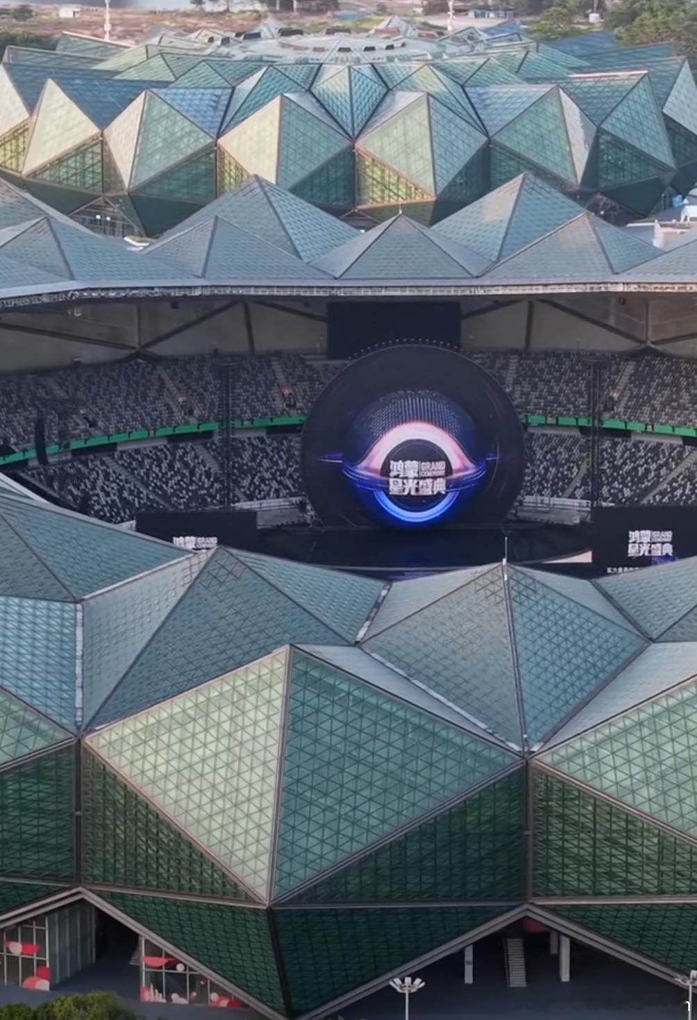 深圳大运中心体育场感觉已经已经完成准备工作了，距离28号还有2天时间。会有什么重