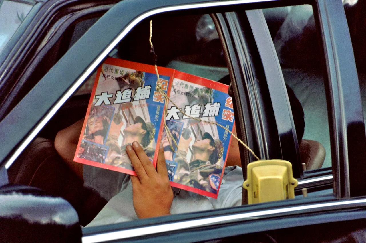 看杂志的司机，1992年9月摄。 ​​​