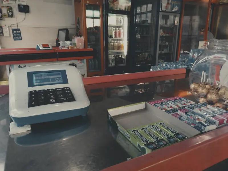 男子早餐买4个包子付款21365元，老板守店20天等失主未果后报警寻人！乌龙竟是