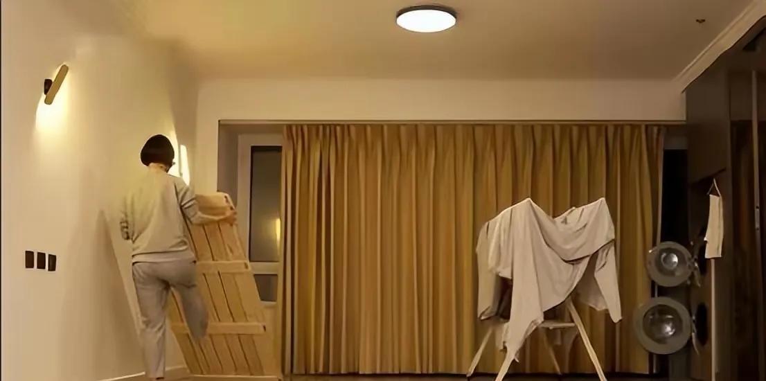 你知道乔桑吗？
看了她的故事以后
我也想就不想上班了，感觉她只六件东西也是一种活