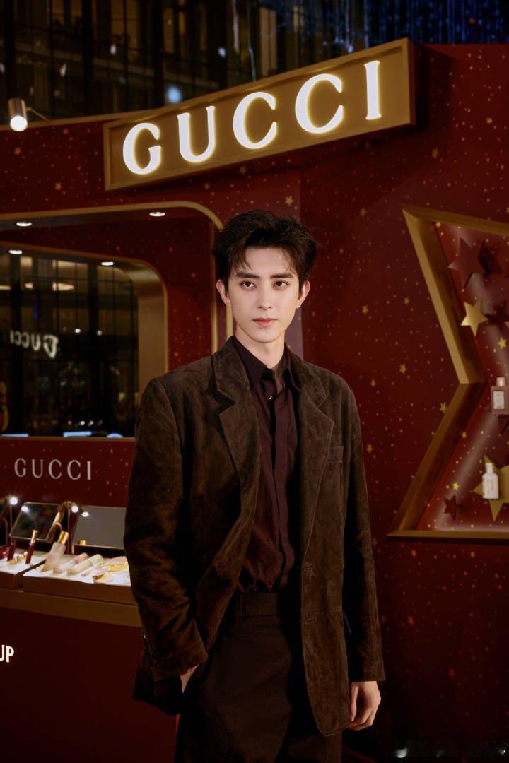 敖瑞鹏昨日直播生图来了，这个帅7️⃣的敖子就这么闪耀古驰了 