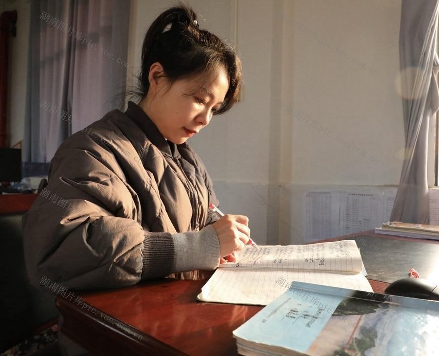 AI 代替老师批改作业吗 我认为不支持
不支持。AI可以辅助批改客观题，但作业不