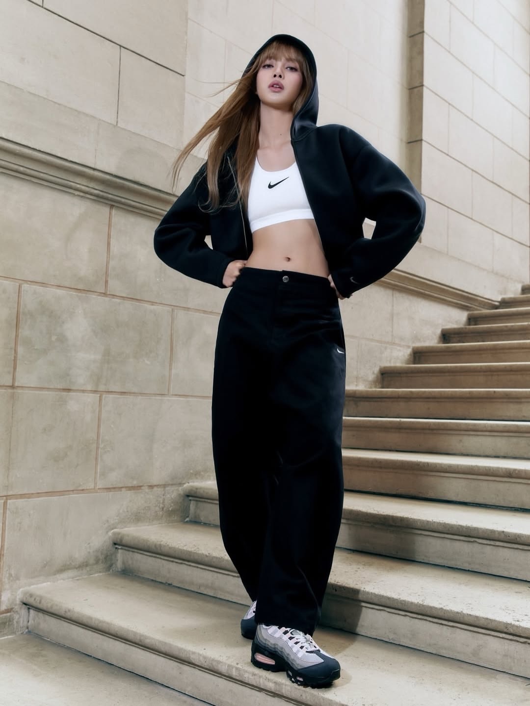 “能让世界直呼其名的人并不多”LISA 正式加入 Nike 大家庭！身穿 Air