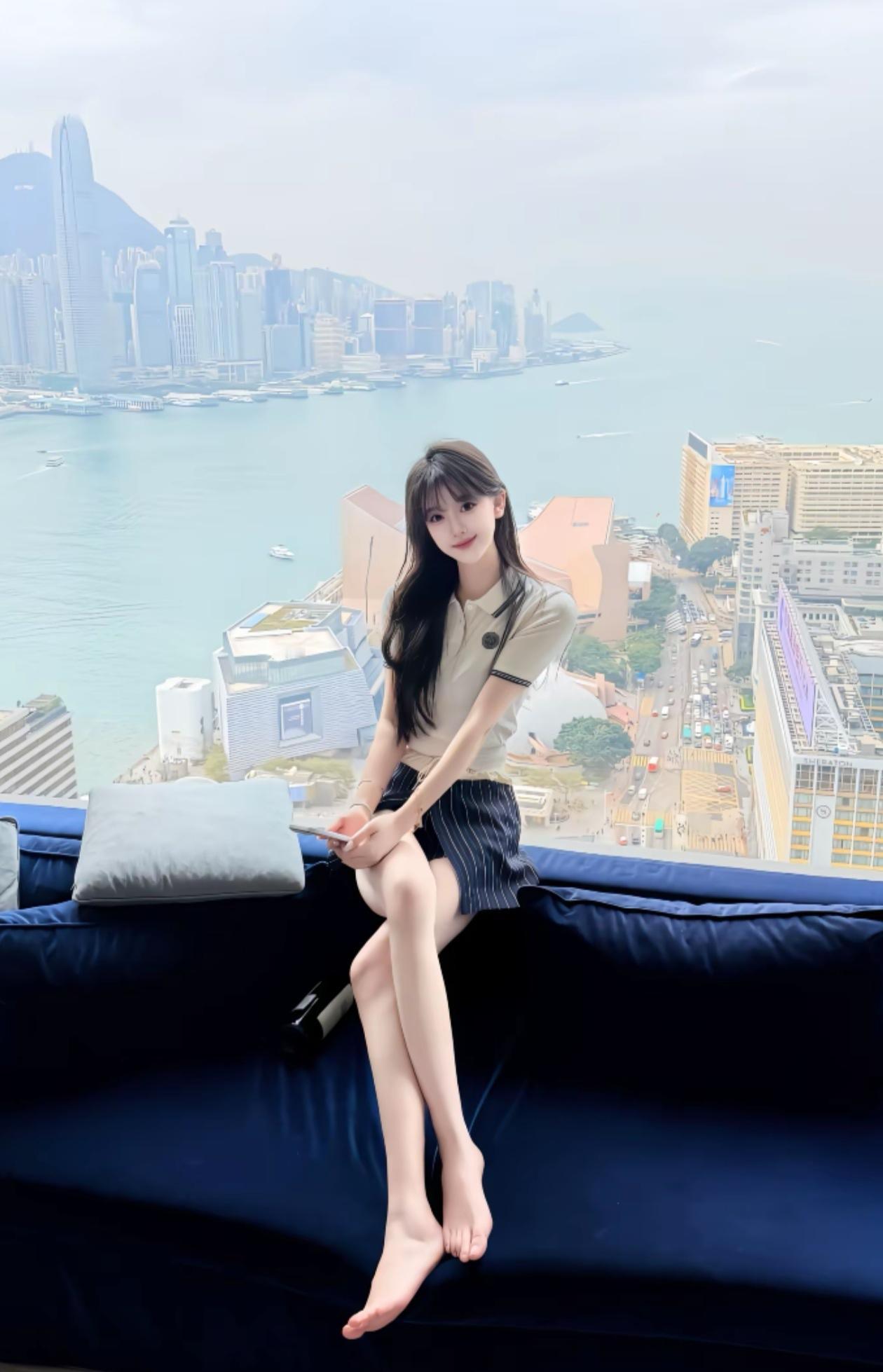 俯瞰香港天际线，享受都市繁华与宁静的完美融合。