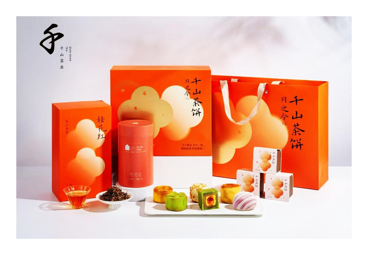 中国人很少直白说想念。
一句顺手带了一盒茶，
轻描淡写一句话背后，
是惦记、祝福