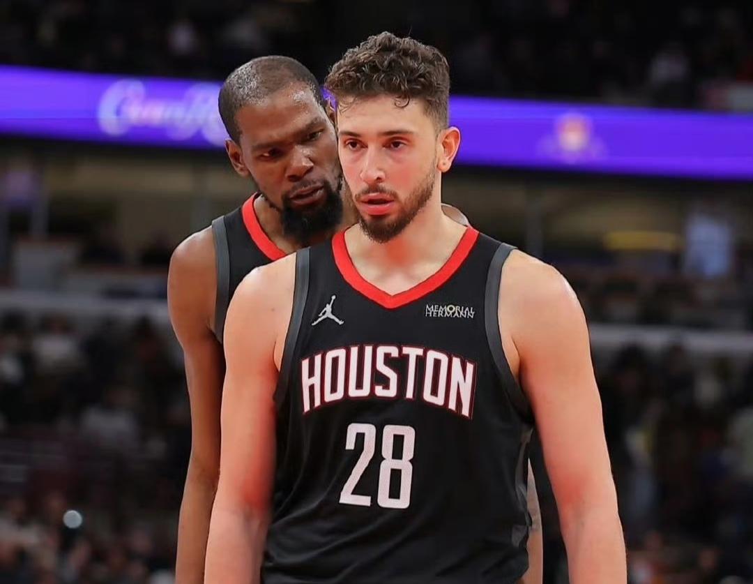 杜兰特和里弗斯同样是G3出战成疑，但是给两队球迷的心情是完全不同的，火箭到底是能