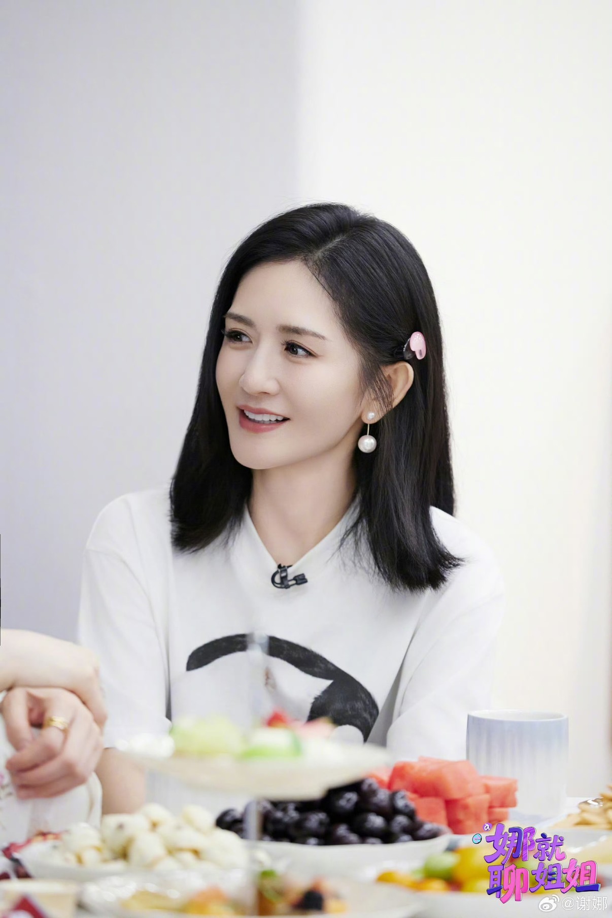 李艺彤邀请谢娜一起洗澡李艺彤约谢娜去洗澡李艺彤直球邀请谢娜泡澡，娜姐当场愣住。独