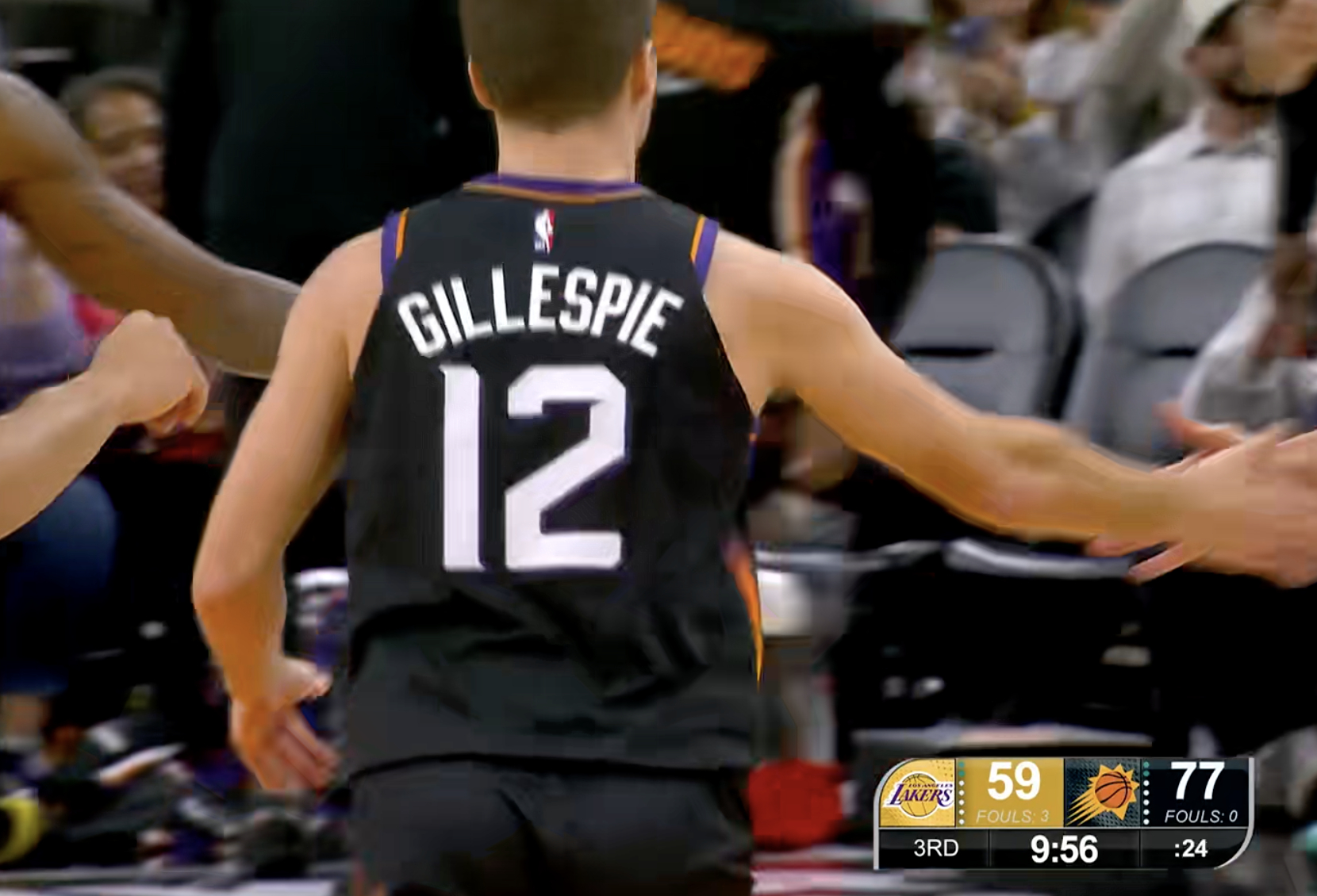 湖人暂停！落后18分了.... 太阳第三节开局打出10-2高潮湖人vs太阳