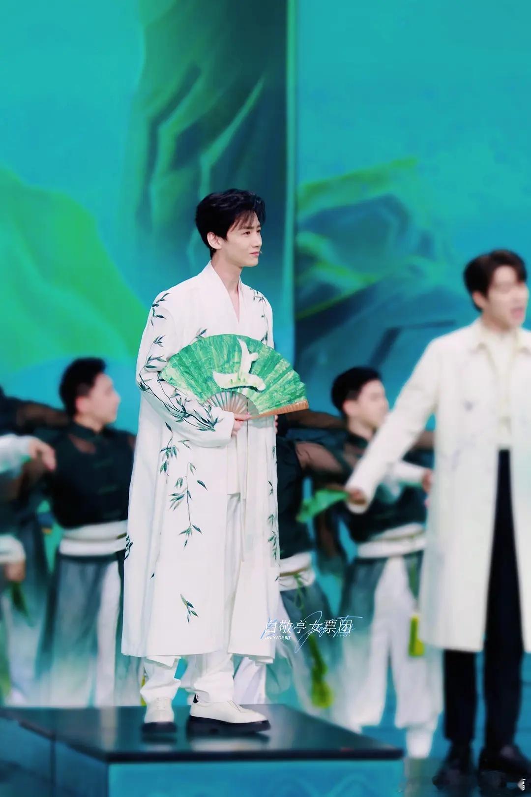 人一火，确实会被莫名其妙的谣言攻击。白敬亭那个事狙的好莫名其妙，抢C真的不存在啊