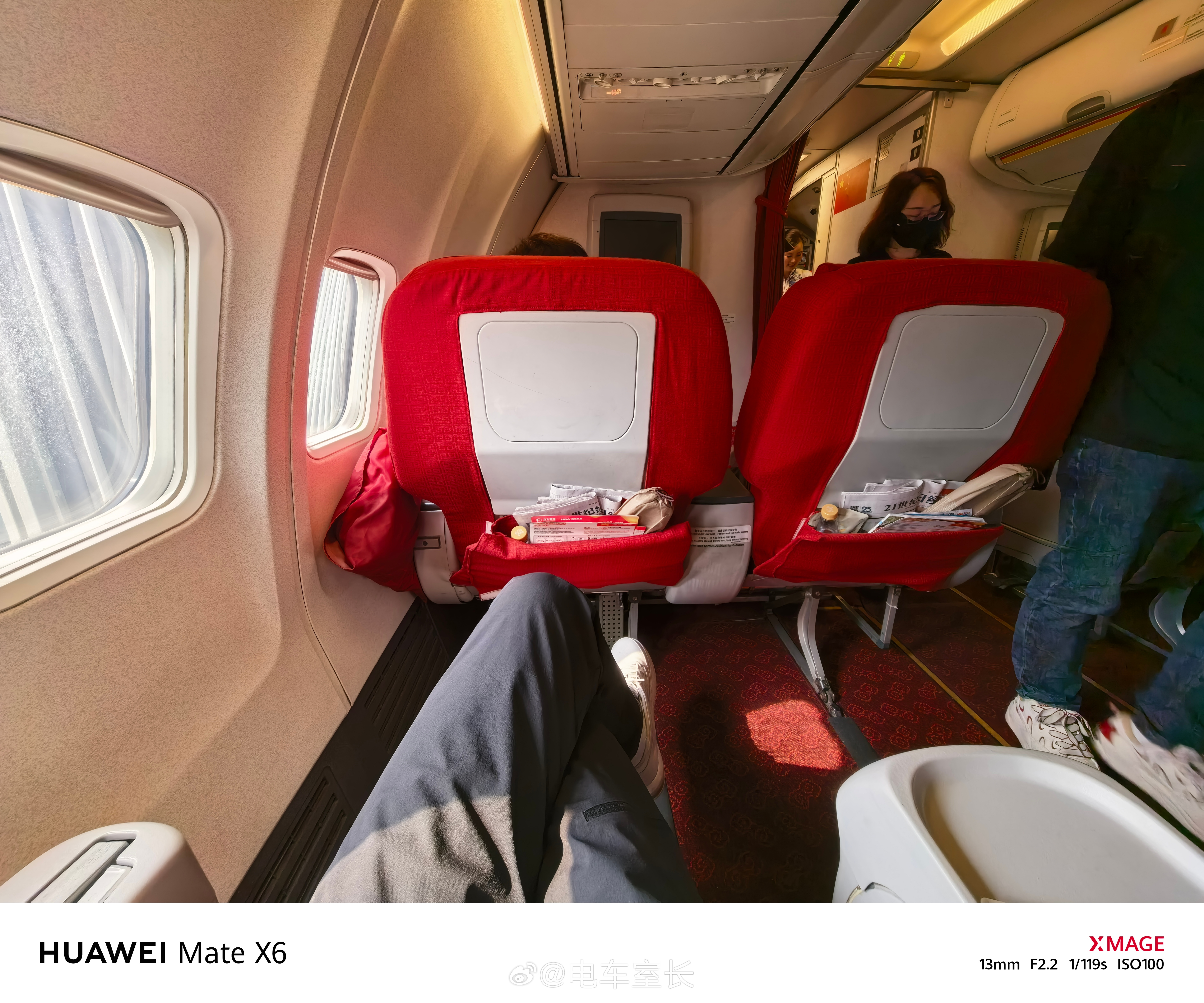 小机型公务舱半天花板：广州-敦煌，海航737-84P腿部空间127cm，靠背仰角