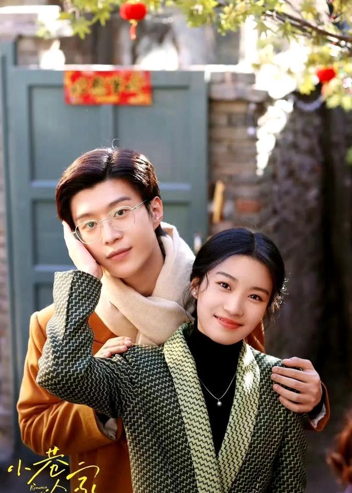 刚刷完《小巷人家》第二季，心里空落落的。
那个让我追着看的棉纺厂大院，那股子热腾