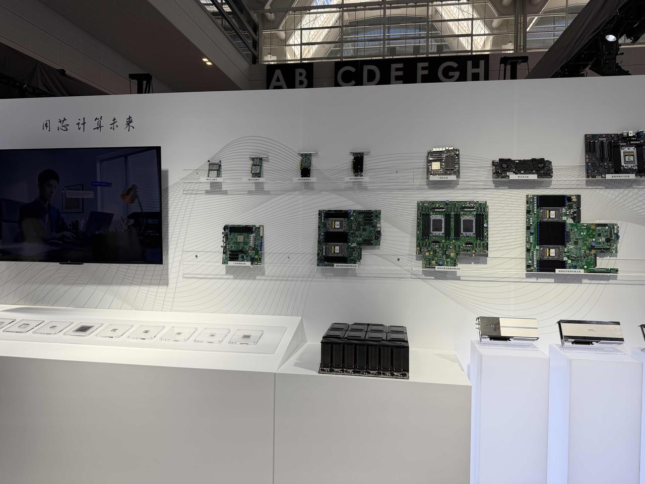 智博会现场把脉海光DCU和CPU

今天在天津智博会，特意跑去海光展台，就想看看